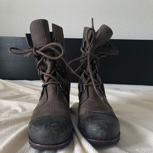 Sorry Joan of Arctic rain boots